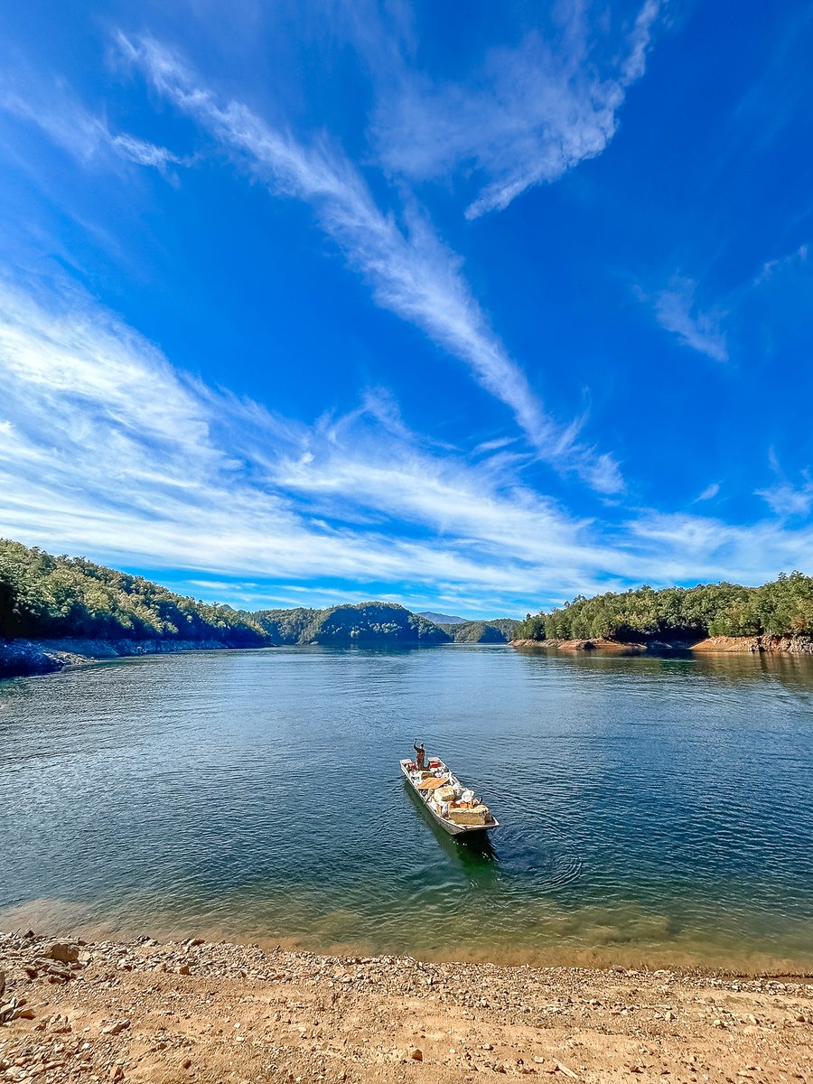 We’ve officially worked on 27 rivers and in 22 states! ✌️

Recently, we had the opportunity to help out our friends at @TNRiverBeautiful with cleanups on Fontana Lake, a reservoir on the Little Tennessee River in North Carolina! Both new areas to us!

#livinglandsandwaters