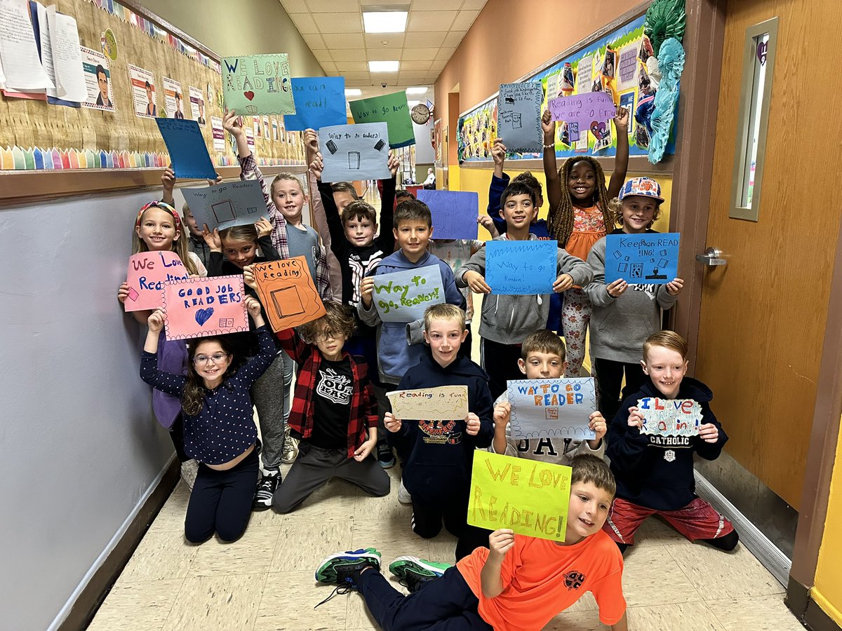 Our LARC students were so excited to support our Kindergarteners in their reading parade today! #ProudToBeLB