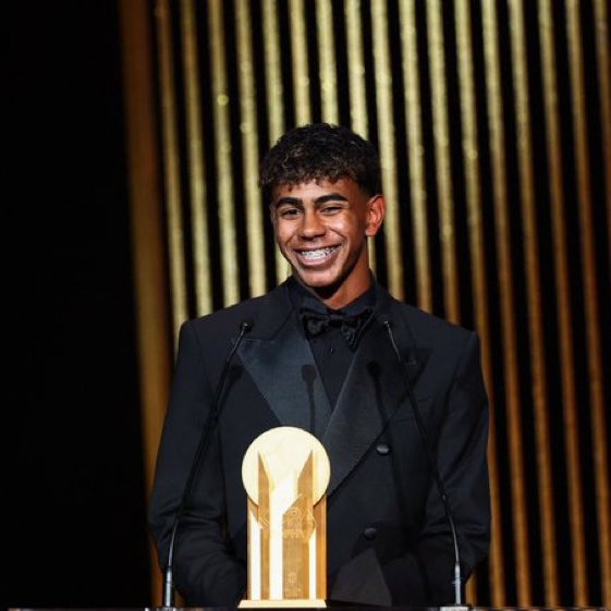 ManagingBarca's tweet photo. 🚨🗣️ Rodri: “There was a player who told me I’ll win the Ballon D’Or tonight..and it was you Lamine” 🤩🤝 https://t.co/2c5vmeoRSc