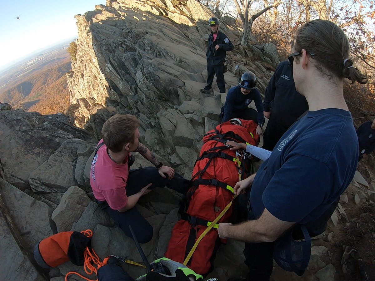 CFEMSVa's tweet photo. Check out these photos! On Sunday afternoon, Chesterfield firefighters and Virginia State Police pilots who are a part of the MedFlight program rescued a hiker who injured their knee on Humpback Rock. They suffered non-life threatening injuries. @CBS6 @VSPPIO @NBC12OYS @8NEWS https://t.co/EMtlc4C06s