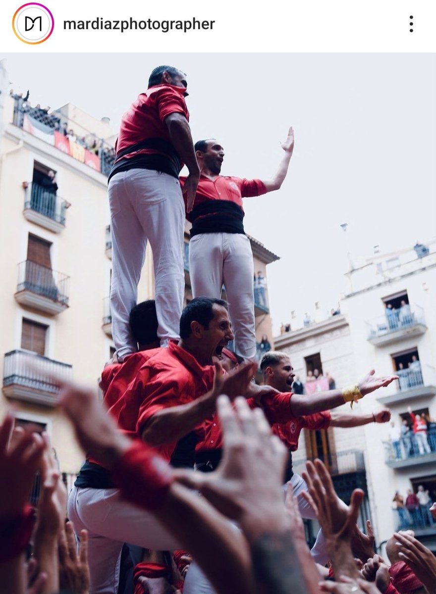 Celebrar els #castells per i cap a la teva gent, sense vacilar als altres i sense tractar a la pinya com un drap brut que es pugui trepitjar durant minuts.

Així sí.