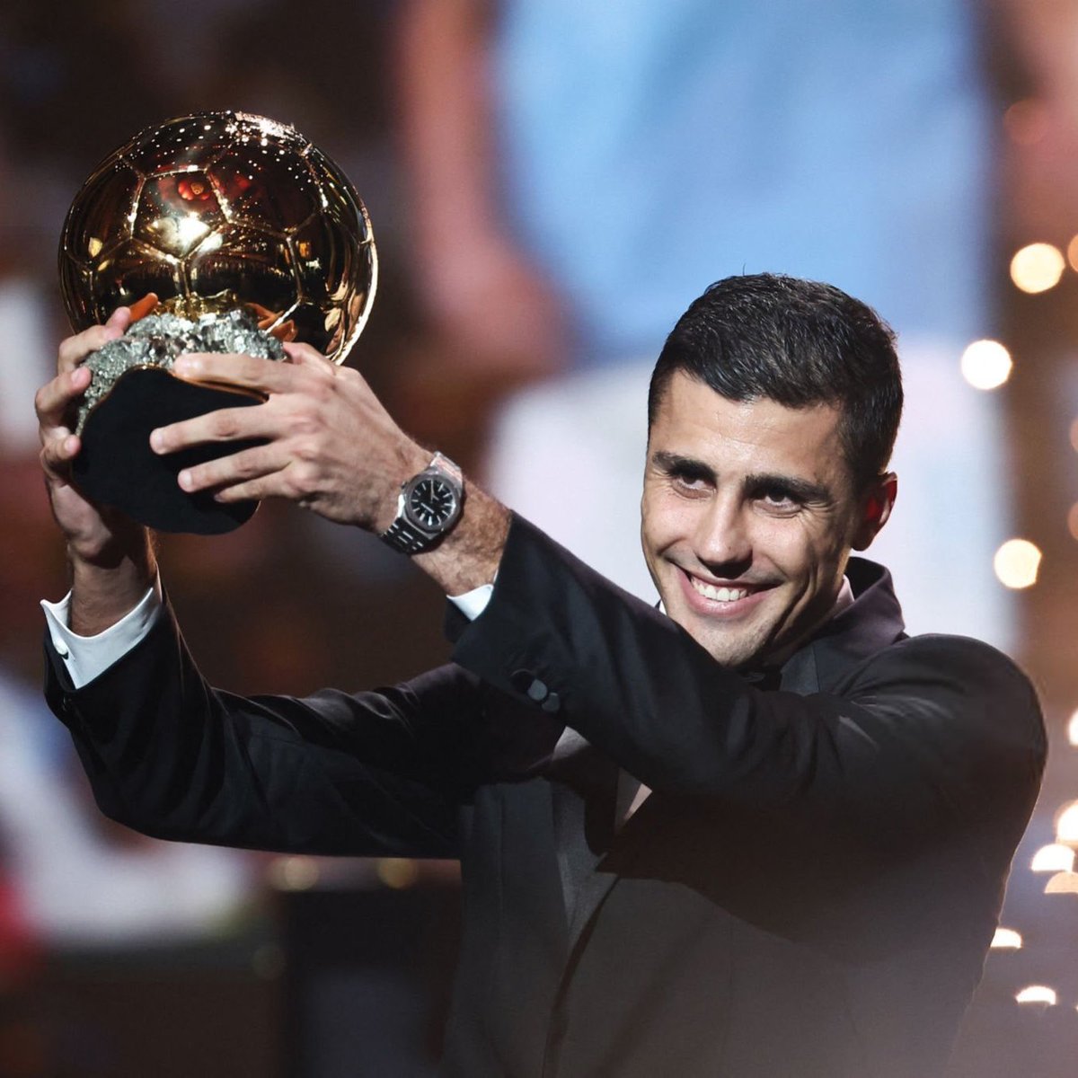 This is football heritage, the most impactful player in the world of football get a recognition he deserve.
This guy is the best player in the world.