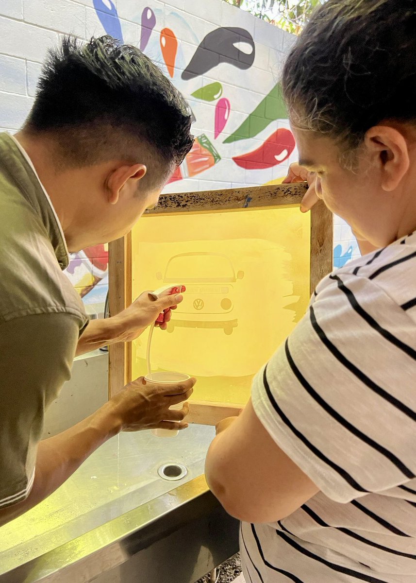 AlcaldiaAntiguo's tweet image. ¡Creatividad y técnica en cada paso! 

🌟🖌️ Disfrutamos de una jornada de aprendizaje en el Taller de Serigrafía, trabajando el proceso de revelado en cuarto oscuro. 

#Serigrafía #CuartoOscuro #Diseño