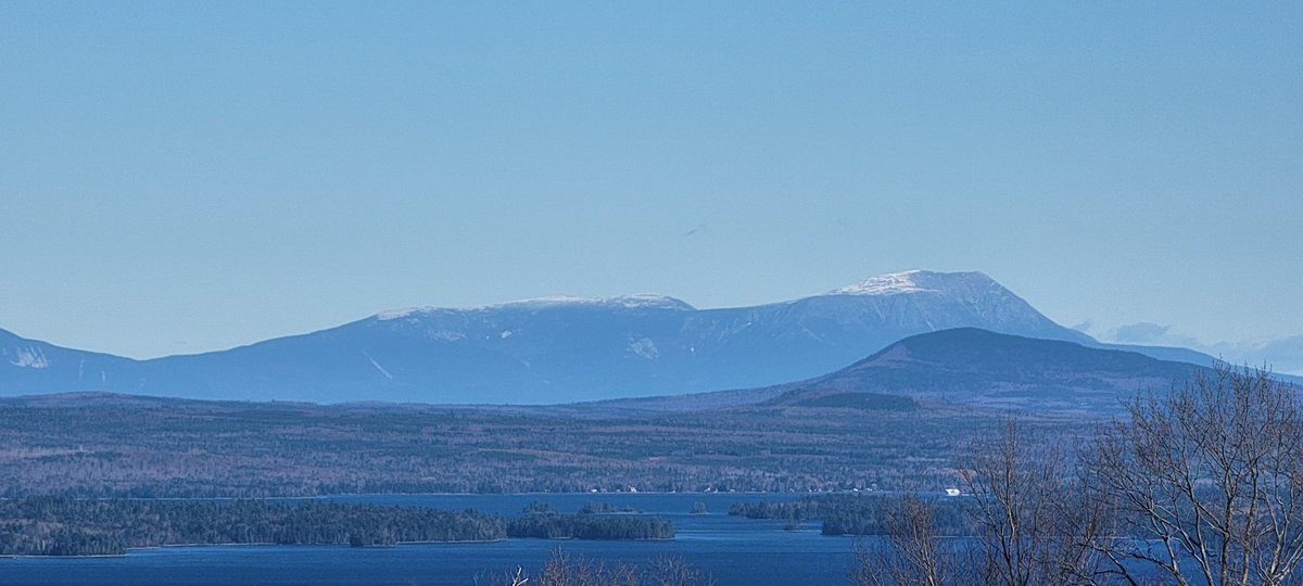 GSn04401's tweet image. Today's #adventureday brought us back to Greenville to drop off the last 48 gallons of antifreeze required to winterize the Katahdin then we went hiking along our favorite ski runs at Big Moose Mtn. #getoutside #skiseasonapproaches #mainethings