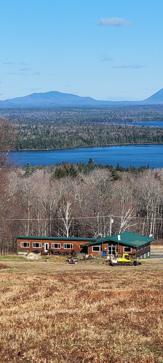 GSn04401's tweet image. Today's #adventureday brought us back to Greenville to drop off the last 48 gallons of antifreeze required to winterize the Katahdin then we went hiking along our favorite ski runs at Big Moose Mtn. #getoutside #skiseasonapproaches #mainethings