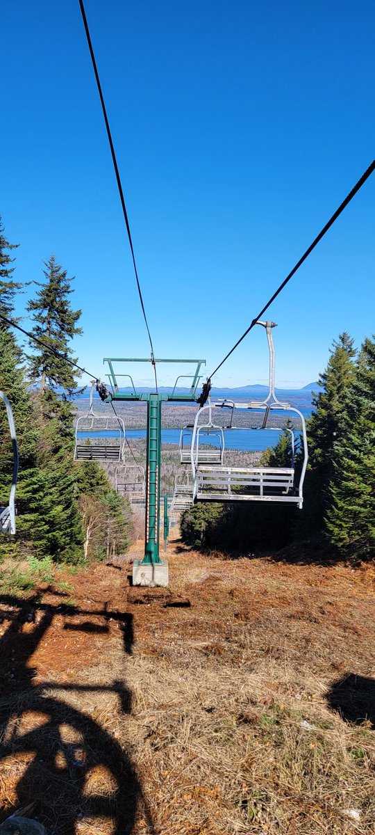 GSn04401's tweet image. Today's #adventureday brought us back to Greenville to drop off the last 48 gallons of antifreeze required to winterize the Katahdin then we went hiking along our favorite ski runs at Big Moose Mtn. #getoutside #skiseasonapproaches #mainethings