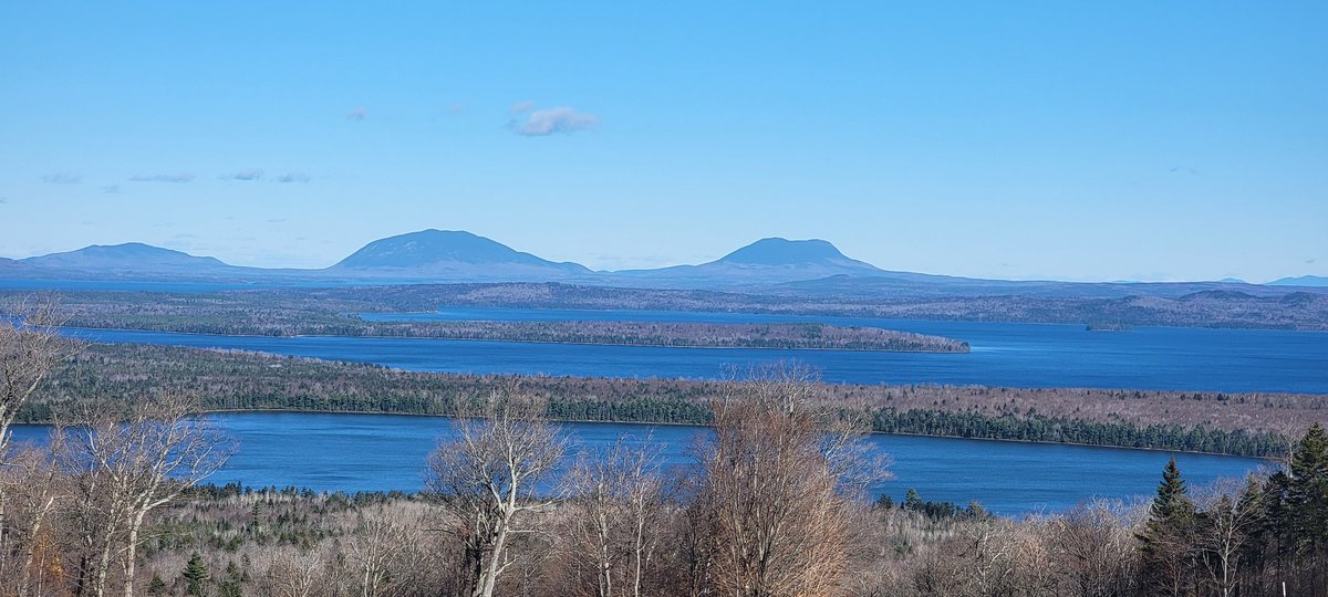 GSn04401's tweet image. Today's #adventureday brought us back to Greenville to drop off the last 48 gallons of antifreeze required to winterize the Katahdin then we went hiking along our favorite ski runs at Big Moose Mtn. #getoutside #skiseasonapproaches #mainethings
