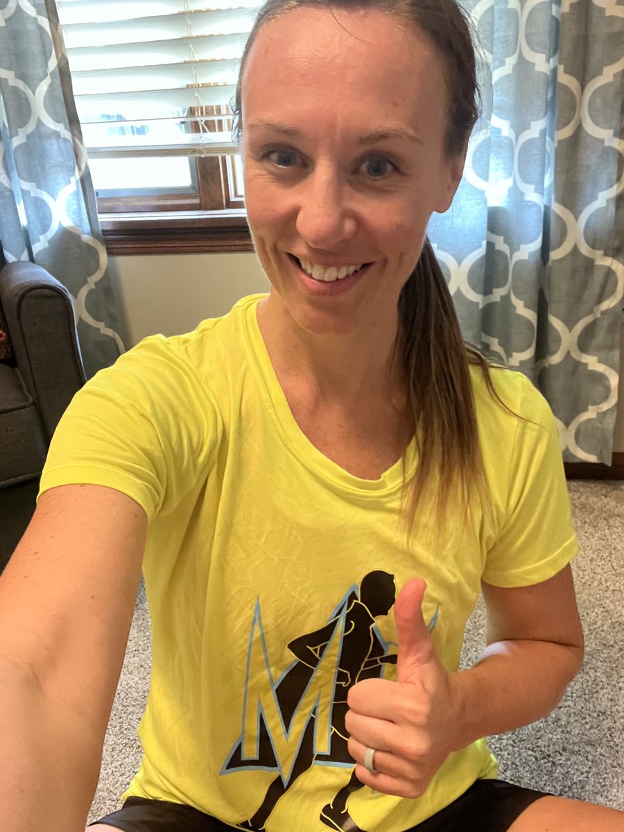 LindsayIRL's tweet image. Likely the last tee &amp;amp; shorts day for awhile 🍁🍂Took advantage &amp;amp; got out for some afternoon miles. 

Not too easy, not to fast, juuusssttt right! 

#running #fitness #happyfall #mondaymotivation