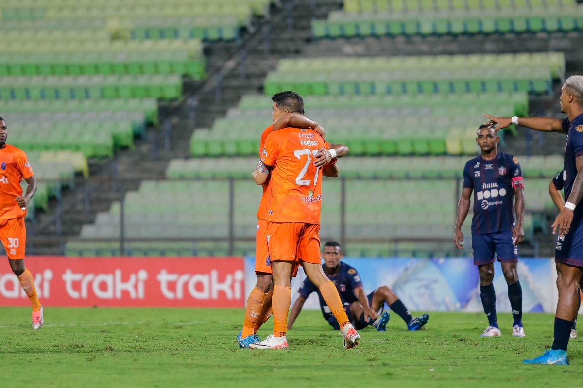 DvoLaGuaira's tweet photo. ¡Noche de reencuentro goleador! 🍊

No podía faltar nuestro artillero, el 'Rifle', @edderfarias27.  🔥🔥

🔛 ¡Vamos por más! 

#SiempreNaranja #LigaFUTVEBancoDeVenezuela https://t.co/5XDBq0aeac