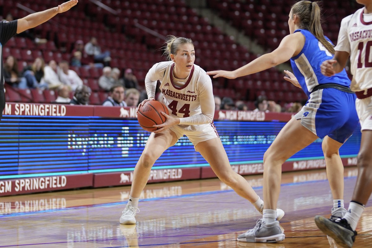 UMassWBB's tweet photo. Coming out of the gates strong 💪

Minutewomen open the game with a 13-0 run 😤 https://t.co/hK7GgnQMNA