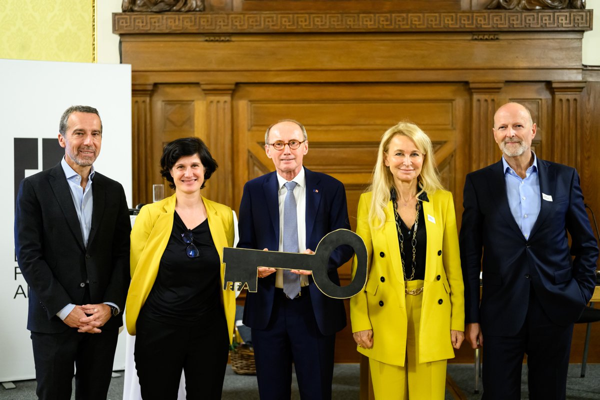 Das European <a href="/ForumAlpbach/">EuropeanForumAlpbach</a> lebt von seinen unterschiedlichen Blickwinkeln, Meinungen und der Interdisziplinarität. 

Die Präsidentschaft durfte ich gestern von Andreas Treichl übernehmen. Ich freue mich, diese Erfolgsgeschichte mit einem großartigen Team weiterzuschreiben! 🇪🇺