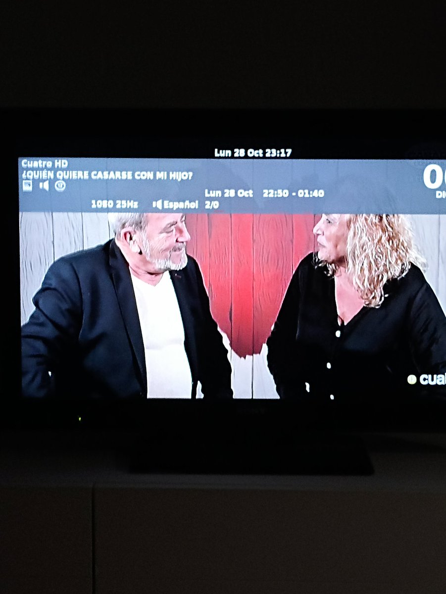 busstyy's tweet photo. Hace 25 minutos que ha empezado @qqccmh y todavía no sé quién es la madre y el hijo https://t.co/rODBJTe3gR
