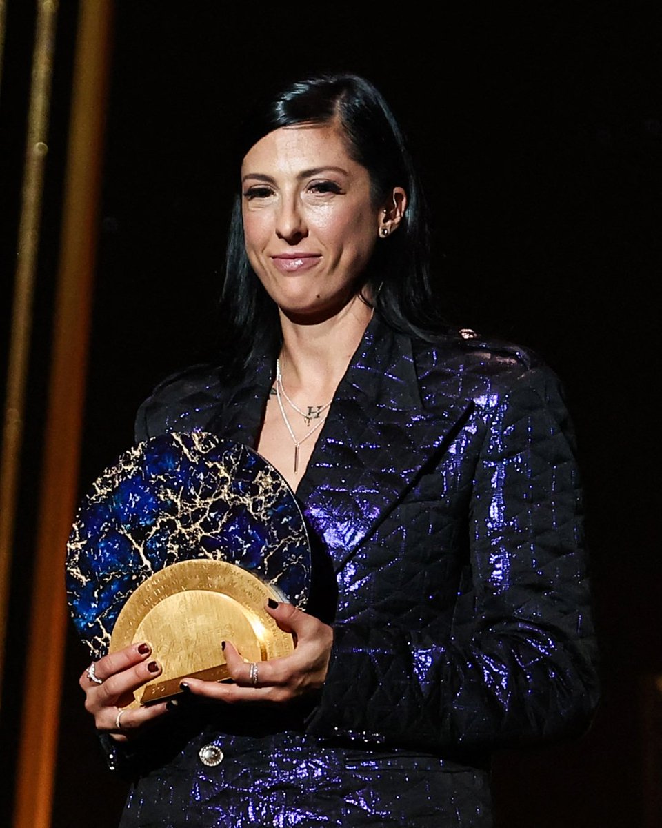 Aitana y Rodri, Balón de Oro.

Lamine, mejor jugador joven.

Jenni Hermoso, Premio Sócrates.

Real Madrid, mejor equipo masculino.

Barça, mejor equipo femenino.

¡EL FÚTBOL ESPAÑOL ES IMPARABLE!