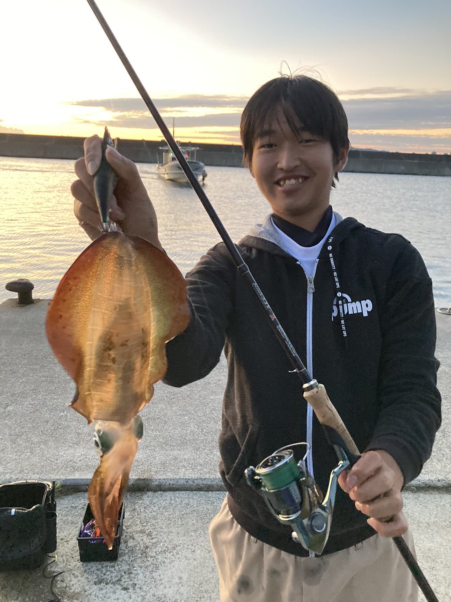 yasu0807wata's tweet photo. ショアエギングもいい感じ〜 https://t.co/XSYoJZ9xPo