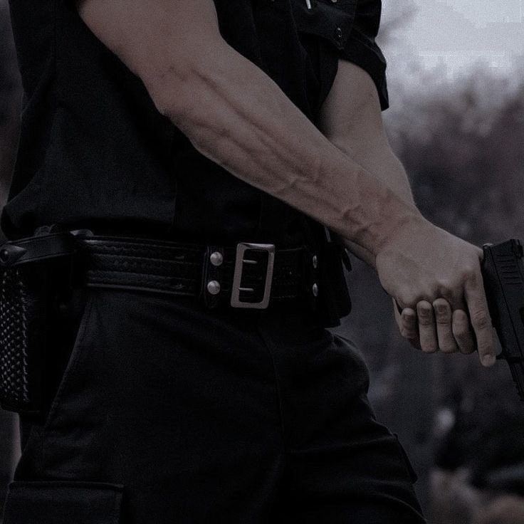 Mr_NoVacation's tweet photo. "There goes my vacation again..." 

+18 RP Account 
SFW/NSFW
💙 &amp; Retweet 

#ResidentEvilRP #RERP #DeadByDaylightRP #MVRP https://t.co/YN0NpL7kh0