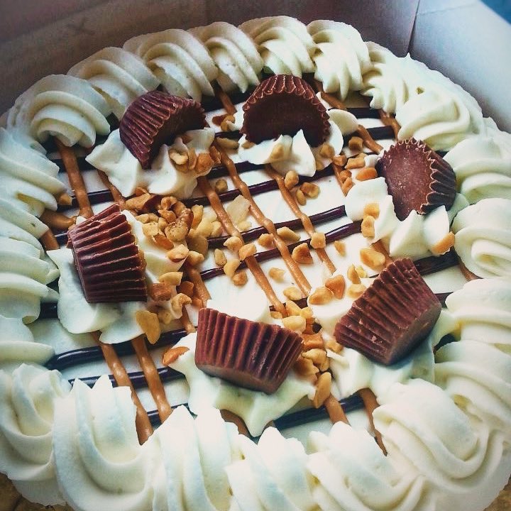 golocaljeff's tweet photo. It’s #NationalChocolateDay, and we’re celebrating with a Chocolate Peanut Butter Silk Pie from Perkins in Dandridge! How are you celebrating? Get out and snag a chocolatey sweet treat today and join in the tasty fun. #golocaljefferson https://t.co/6fQWAvkLdT