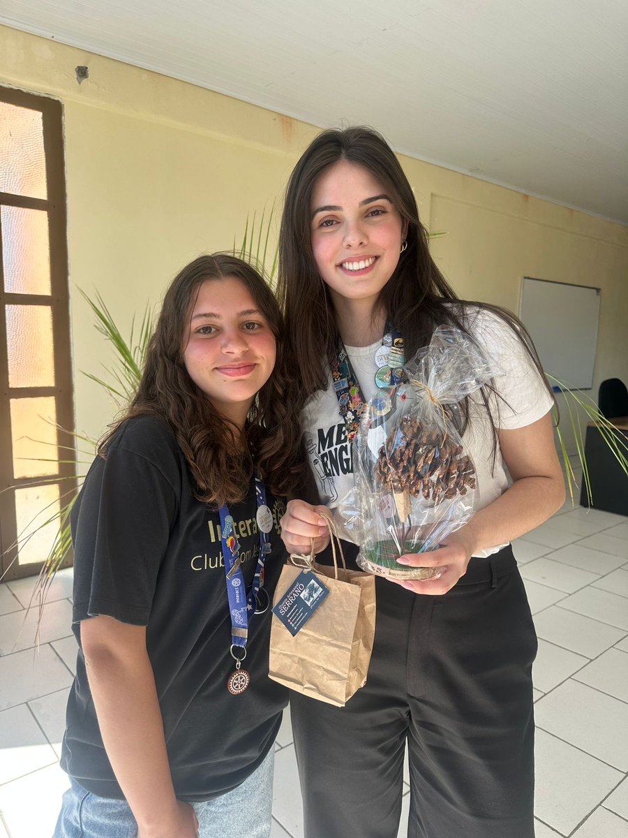 InteractBom's tweet image. no sábado, nossa RDI recebeu um pequeno mimo do clube na visita oficial! um queijo artesanal serrano e um lindo quero-quero feito por artesãos locais. serás sempre bem-vinda em Bom Jesus, Georgia, e é uma honra saber que tens um pedacinho da nossa cidade contigo! 💙