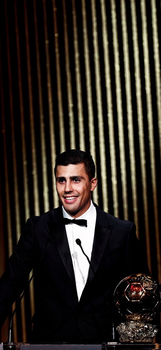 iRqMci9's tweet photo. 4K #Wallpapers 
└📂 #BallonDor 
   └📂 RODRIII 🥶🥶👑 https://t.co/mkFCq8hQia