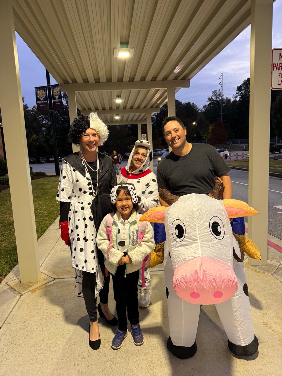 We kicked off Den Dash week "Seeing Spots" everywhere! We are thrilled to announce that we will be having our Admin inflatable race, thanks to the generous @MountainViewFoundation #DenDash donations!  On to the next goal - turning our fun run into a COLOR run!  #TheBestView