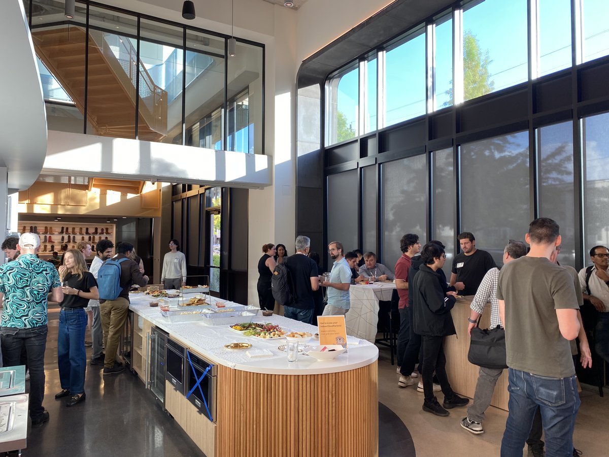 CloudflareDev's tweet photo. Great to connect with #founders, developers, and builders in our office for #AustinTechWeek @AustinTech to share how startups can get up to $250k in credits to build on Cloudflare: https://t.co/5x4LNByWFI https://t.co/g1bAQz0Egw