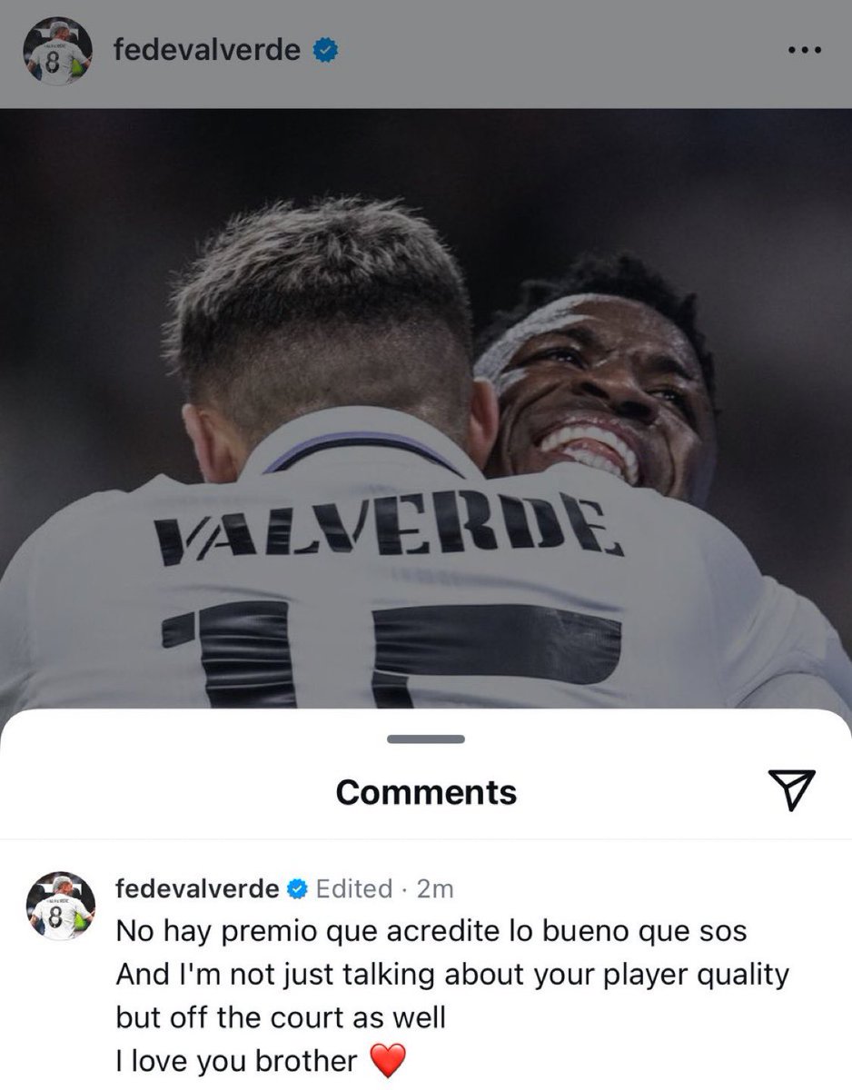 ActuFoot_'s tweet photo. Fede Valverde 🇺🇾 réagit au #BallonDor :

«  𝗔𝘂𝗰𝘂𝗻𝗲 𝗿𝗲́𝗰𝗼𝗺𝗽𝗲𝗻𝘀𝗲 𝗻𝗲 𝗽𝗲𝘂𝘁 𝗽𝗿𝗼𝘂𝘃𝗲𝗿 𝗮̀ 𝗾𝘂𝗲𝗹 𝗽𝗼𝗶𝗻𝘁 𝘁𝘂 𝗲𝘀 𝗯𝗼𝗻. 𝗘𝘁 𝗷𝗲 𝗻𝗲 𝗽𝗮𝗿𝗹𝗲 𝗽𝗮𝘀 𝘀𝗲𝘂𝗹𝗲𝗺𝗲𝗻𝘁 𝗱𝗲 𝘁𝗲𝘀 𝗾𝘂𝗮𝗹𝗶𝘁𝗲́𝘀 𝗲𝗻 𝘁𝗮𝗻𝘁 𝗾𝘂𝗲 𝗷𝗼𝘂𝗲𝘂𝗿, 𝗺𝗮𝗶𝘀 𝗮𝘂𝘀𝘀𝗶 𝗲𝗻 𝗱𝗲𝗵𝗼𝗿𝘀 𝗱𝘂 𝘁𝗲𝗿𝗿𝗮𝗶𝗻. 𝗝𝗲 𝘁'𝗮𝗶𝗺𝗲, 𝗺𝗼𝗻 𝗳𝗿𝗲̀𝗿𝗲. »

📲 IG