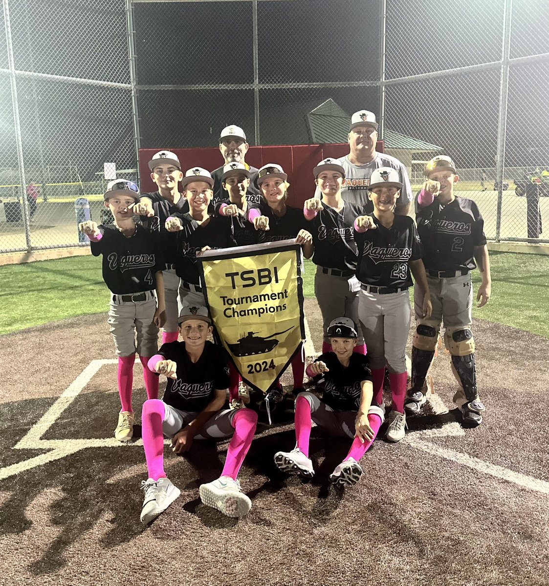 BWoodqb1's tweet image. My team (Vaqueros) went 4-0 this weekend. I went 2\5 at the plate and got walked twice and hit once. Overall great team win and can’t wait for the next tournament. #W.I.T #baseball