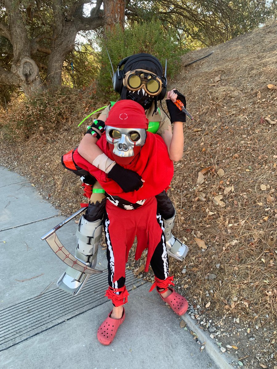 IPL4YFORKEEPS's tweet image. Little dudes are set for Halloween! They even let me take one of our squad 🥲