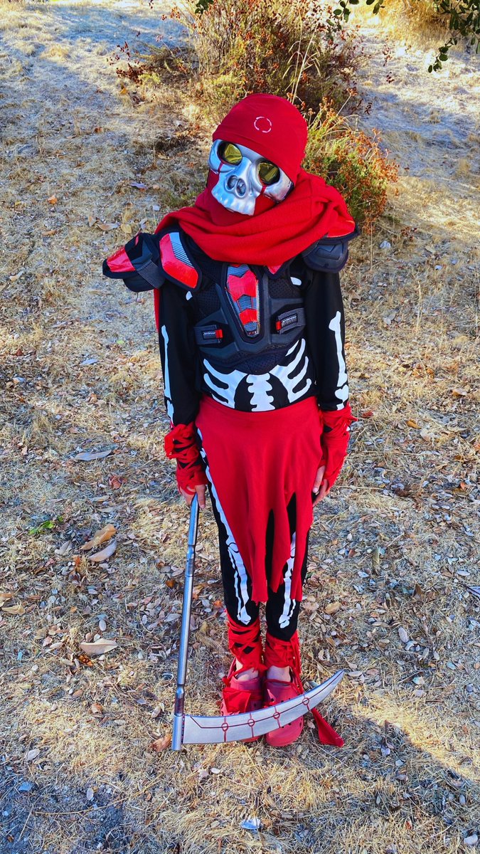 IPL4YFORKEEPS's tweet image. Little dudes are set for Halloween! They even let me take one of our squad 🥲