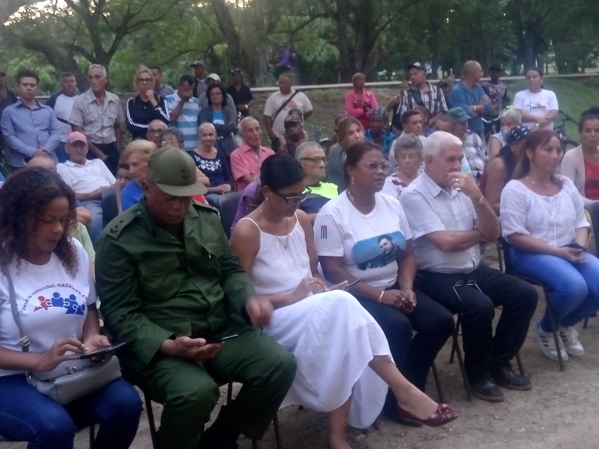 CamSecretaria's tweet photo. Se realiza la reunión de Rendición de Cuenta del delegado a sus electores en la circunscripción 1 del Consejo Popular #17.Espacio importante para el intercambio entre sus pobladores y directores de organismos #PorLasTunasLaVictoria https://t.co/WQSmQQ1hOV