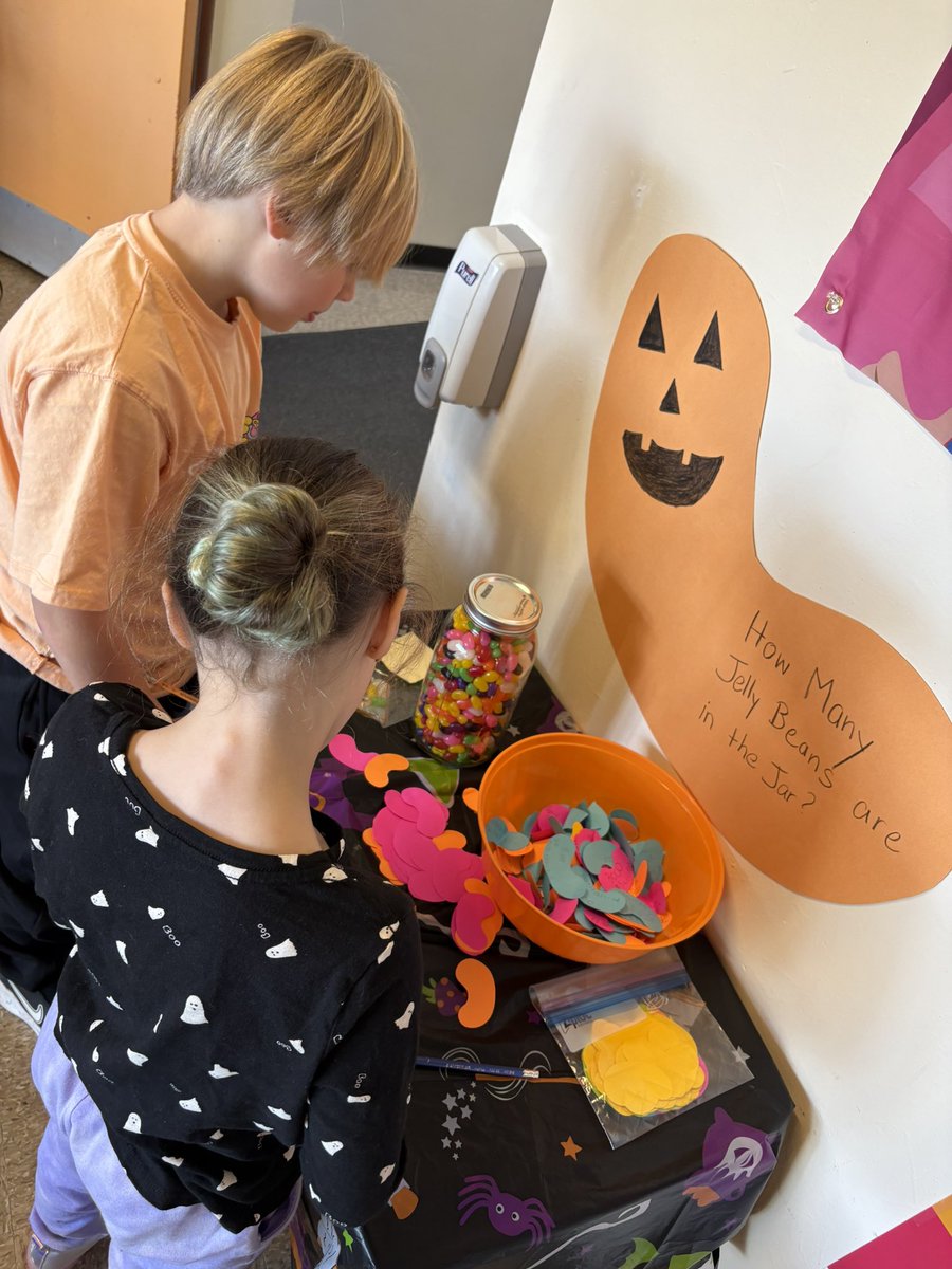 MsHickeysClass's tweet image. It was the case of the missing jelly beans! 🤣 Ss had lots of fun at the Halloween estimation station today. 🎃👻 @MorrisAcademy1