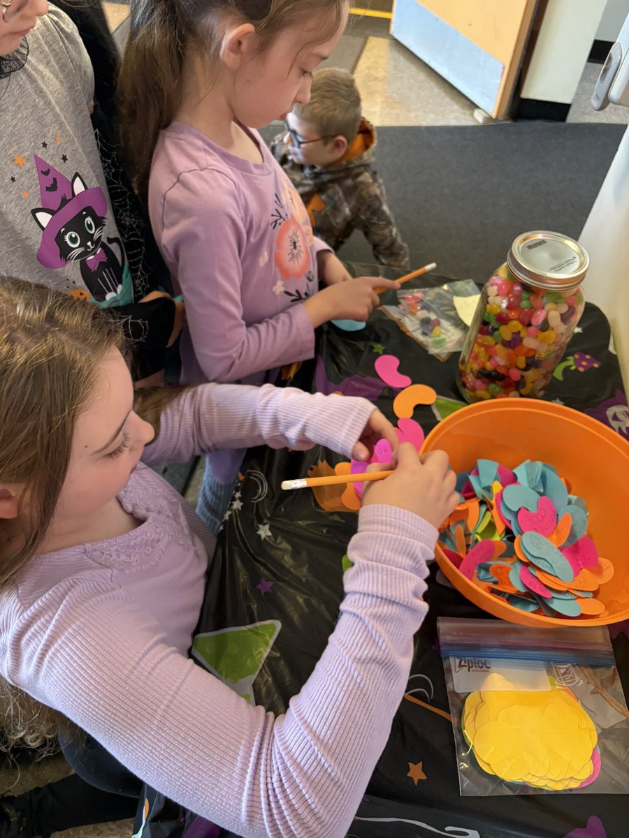 MsHickeysClass's tweet image. It was the case of the missing jelly beans! 🤣 Ss had lots of fun at the Halloween estimation station today. 🎃👻 @MorrisAcademy1