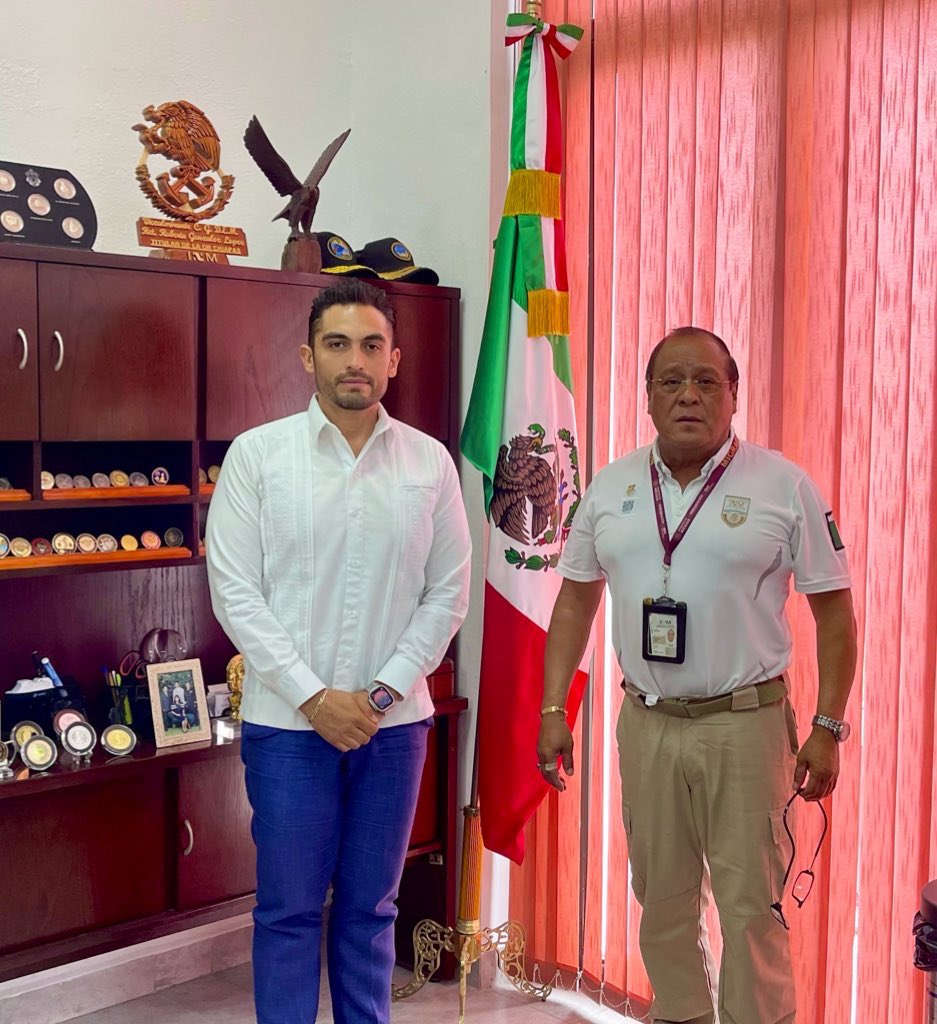 Santiago_strada's tweet image. Reunión con el Vicealmirante Roberto González López, Titular de la Oficina de Representación del Instituto Nacional de Migración en Veracruz. #INM #GOBERNACIÓN