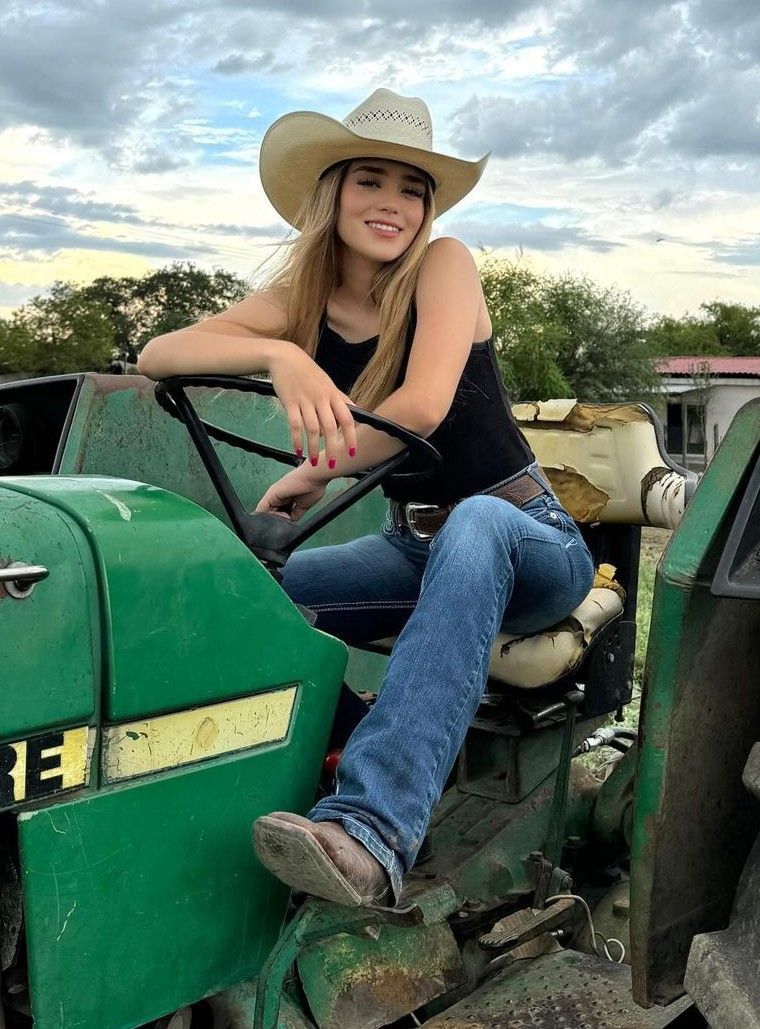 G_Hysteria's tweet photo. #FarmChick https://t.co/eRMORKdAP4