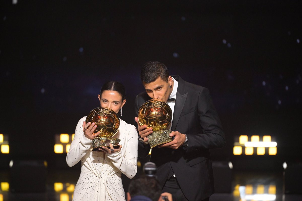 CD Tenerife 🏴 (@cdtoficial) on Twitter photo Noche histórica para el fútbol español en París 🏆
🌟El primero de Rodri Hernández y el segundo para Aitana Bonmati como ganadores del <a href="/ballondor/">Ballon d'Or</a>.
¡Enhorabuena!
#BallonDor Noche histórica para el fútbol español en París 🏆
🌟El primero de Rodri Hernández y el segundo para Aitana Bonmati como ganadores del <a href="/ballondor/">Ballon d'Or</a>.
¡Enhorabuena!
#BallonDor