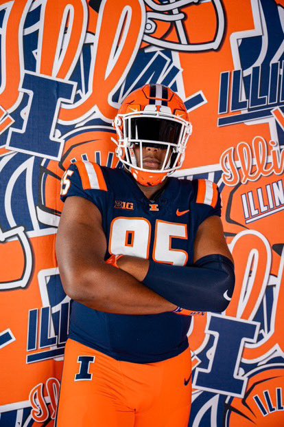 Recruit2Illini's tweet photo. Good luck to #Illini commit Isaiah White and Ben Davis Giants who plays against Pike on Friday night at 7:00 pm in sectionals of the Class 6A of IHSAA Football Playoffs! https://t.co/BP4J0gNw5Z
