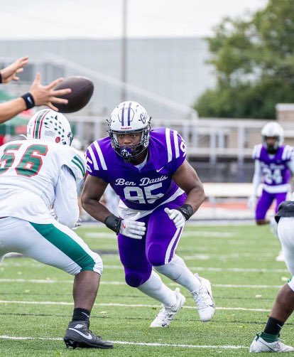 Recruit2Illini's tweet photo. Good luck to #Illini commit Isaiah White and Ben Davis Giants who plays against Pike on Friday night at 7:00 pm in sectionals of the Class 6A of IHSAA Football Playoffs! https://t.co/BP4J0gNw5Z