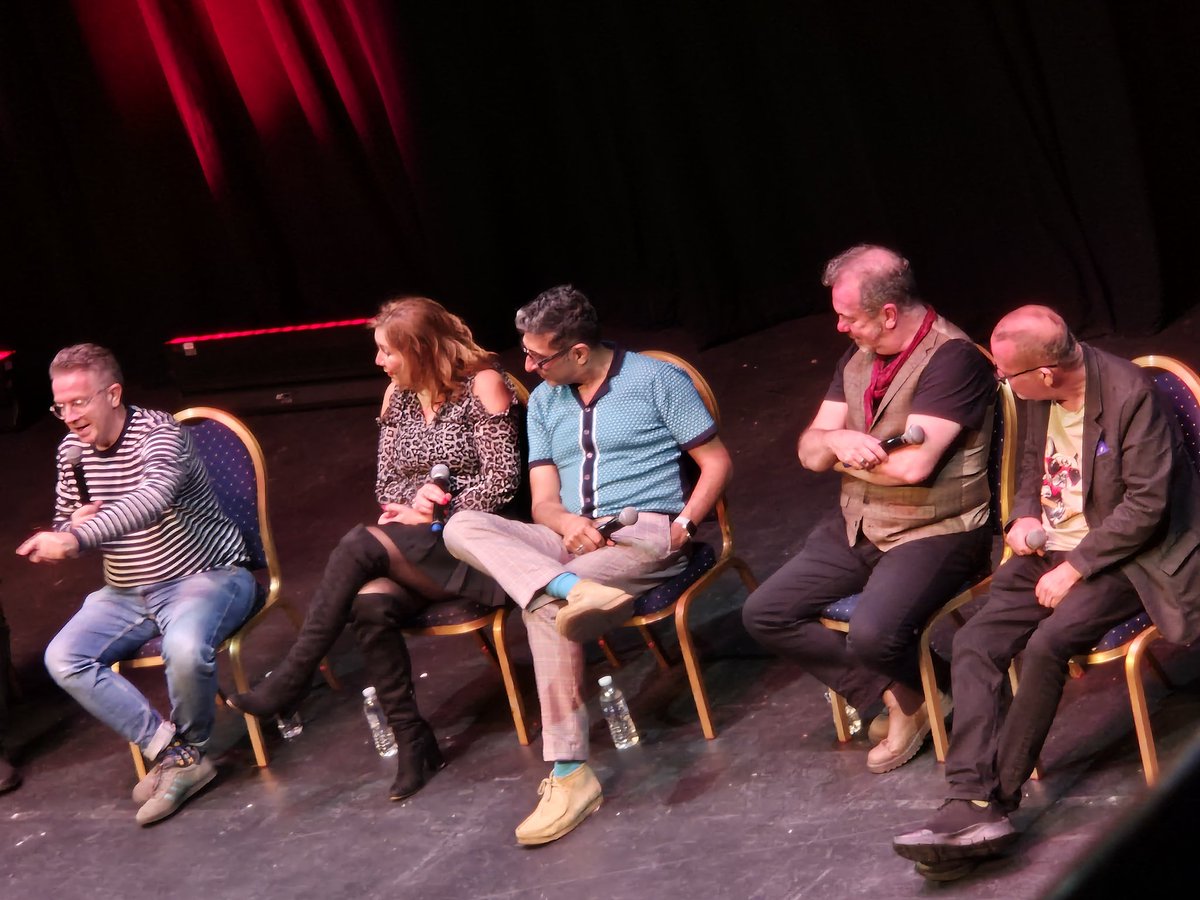 ConorLFC8's tweet photo. If you're a Still Game fan and if you ever get the chance to go see this tour, please do. Hilarious from start to finish, could've listened all night. #AuldPals @paulza70 @GavsterNo1 @govindajeggy @stillgame https://t.co/JxN9RRRADa