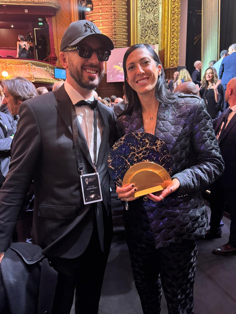 peaceandsport's tweet photo. An impactful encounter between @tvboy , the artist behind the iconic "Respect" piece, and @JenniHermoso, winner of the 2024 Socrates Award!
@ballondOr
#PrixSocrates #BallonDor #BePartofWhatMatters https://t.co/HYyGsWOzl7