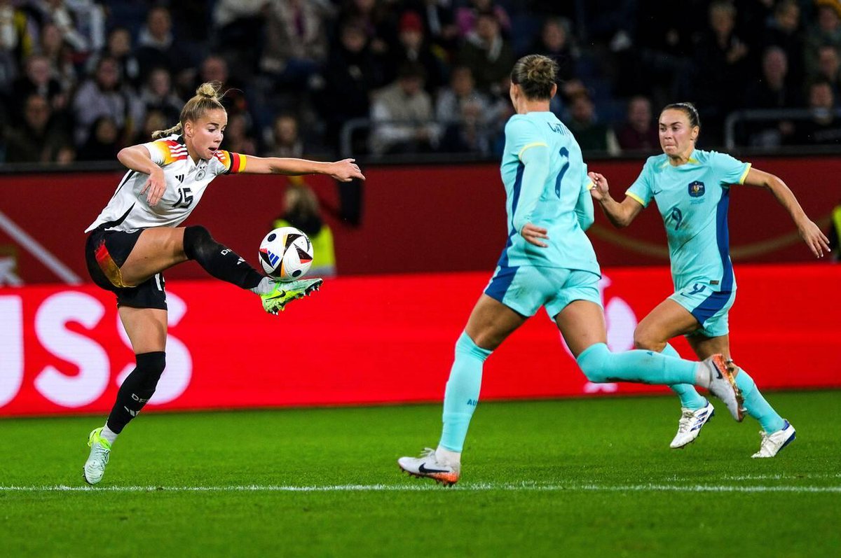 Lehrerinmcd's tweet photo. 𝘿𝙚𝙪𝙩𝙨𝙘𝙝𝙡𝙖𝙣𝙙 𝟭-𝟮 𝘼𝙪𝙨𝙩𝙧𝙖𝙡𝙞𝙚𝙣.
#GERAUS
📷 Getty / Alamy. https://t.co/NwH8wfW2Lm