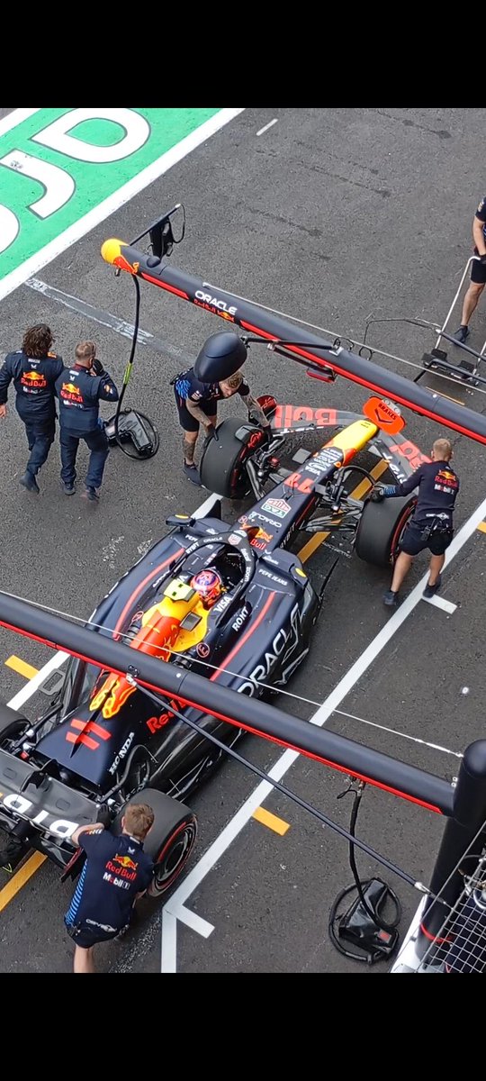 FALOMIRSTUNT's tweet photo. Checo Pérez en pits #ChecoPérez #redbullf1 #f1mexico https://t.co/NhY23F2pmh