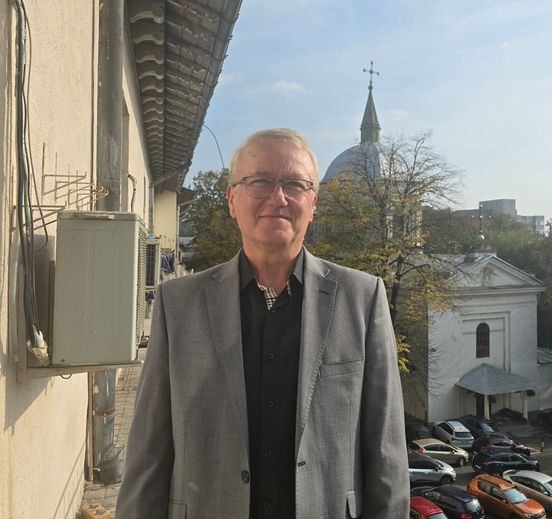 PPR_RO_Timis's tweet image. Răzvan Constantinescu

CANDIDEZ!🙂De data asta, mi-au dat voie de la stăpânire, voi deschide lista PPR pentru Camera Deputaților, la Iași. Începând de miercuri, vă voi prezenta candidații noștri din toate județele și veți constata aceeași seninătate în privire.