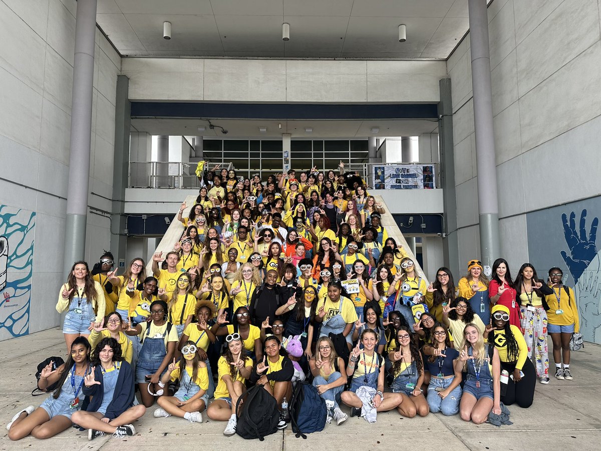 Minion Monday 💛 loving the school spirit for Homecoming Week!