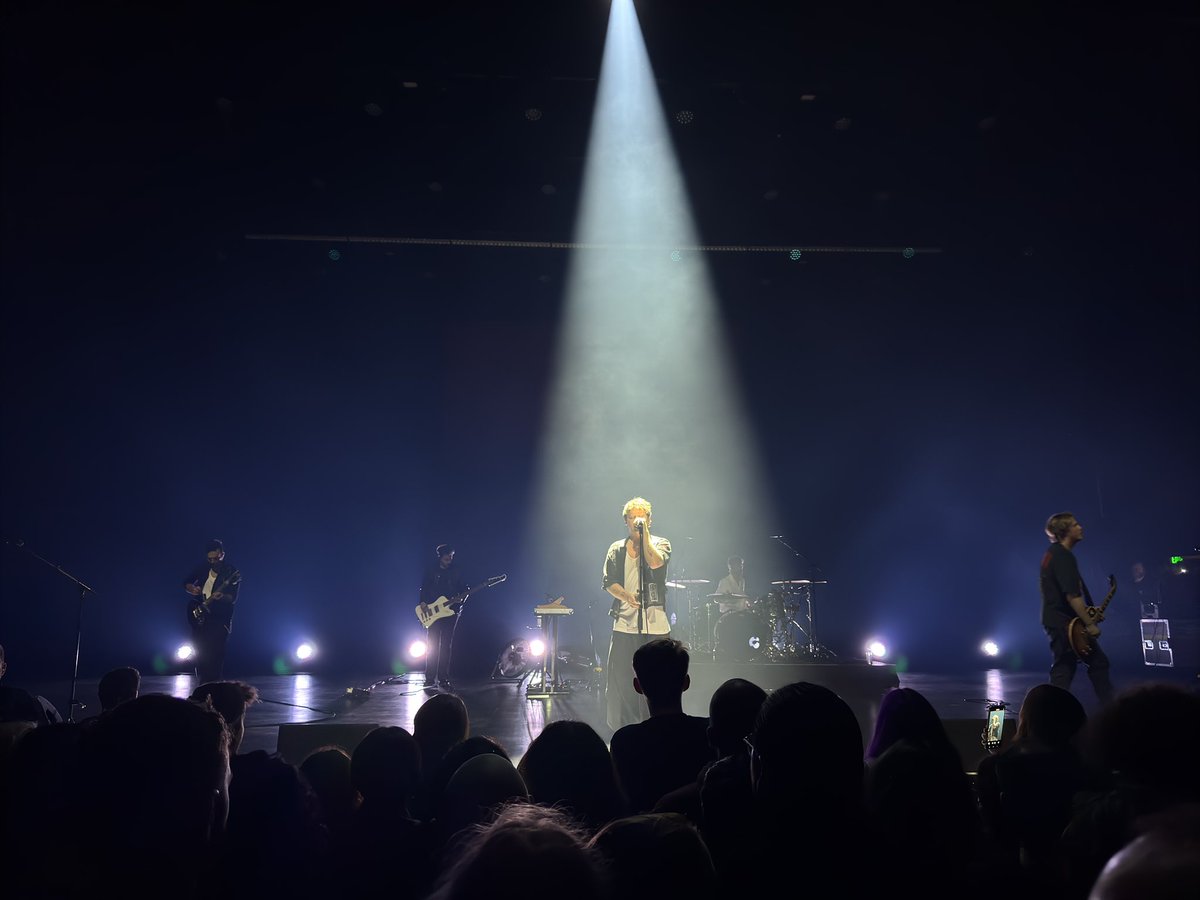 SoyLaEdi's tweet photo. It was amazing 🥹💖 @NBThieves show at the Paramount theater 10/26
@NBTConor https://t.co/MxNoZuPVZI