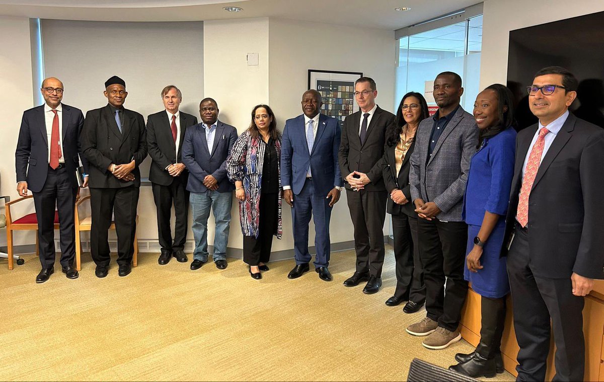 SergioPimenta_'s tweet photo. In discussions with #Liberia's Minister of Finance &amp; Development Planning, H.E. Augustine Ngafuan, I emphasized @IFC_org's dedication to fostering #PrivateSector growth by enhancing the business environment &amp; supporting solar energy solutions in the country.
#WBGMeetings https://t.co/3rHPVVE3Sf