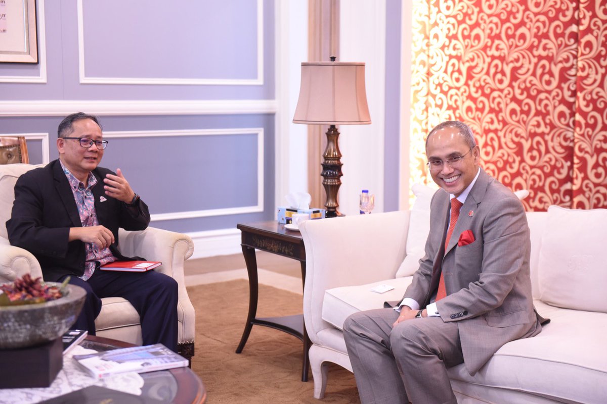 MohdShukriYajid's tweet photo. Received courtesy visit from  @protecthealthco CEO, En. Zainal Abidin Shariff and entourage. Healthcare management led our discussion, with insights for better impacts to the community. Collaboration &amp; innovation are keys to betterment. @msumcmalaysia @MSUmalaysia https://t.co/3kGl4cI8zi