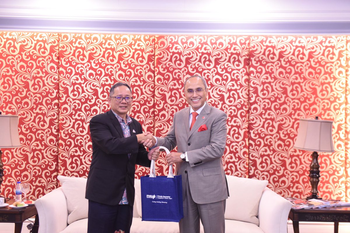 MohdShukriYajid's tweet photo. Received courtesy visit from  @protecthealthco CEO, En. Zainal Abidin Shariff and entourage. Healthcare management led our discussion, with insights for better impacts to the community. Collaboration &amp; innovation are keys to betterment. @msumcmalaysia @MSUmalaysia https://t.co/3kGl4cI8zi