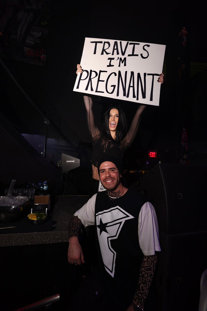c_always_wright's tweet photo. happy halloween from kourtney &amp; travis https://t.co/ojhz4YSbDH