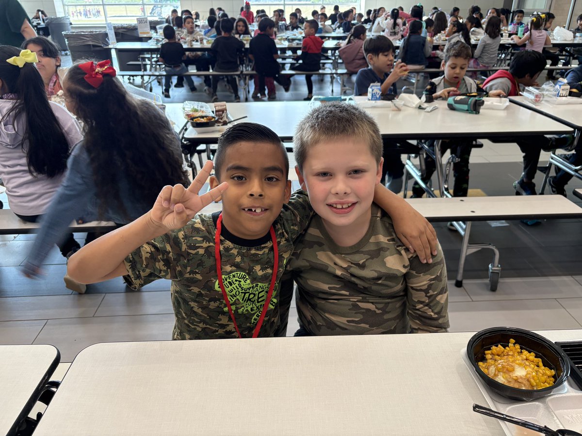 SantaFeCISD's tweet photo. 💚🖤 I’m brave because I’m drug free 🖤💚 

#redribbonweek2024 https://t.co/Bh7ogx4kQt