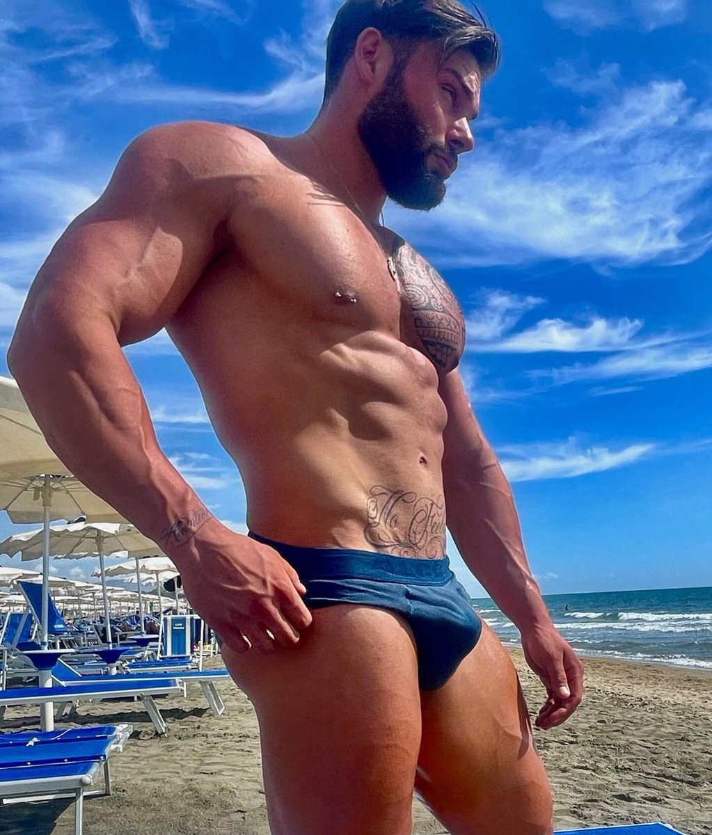 Daily_Muscles's tweet photo. Follow italian muscled hunk 💪 @BigMuscelBull 💪 https://t.co/w55QaRZgu0