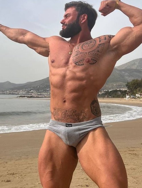 Daily_Muscles's tweet photo. Follow italian muscled hunk 💪 @BigMuscelBull 💪 https://t.co/w55QaRZgu0